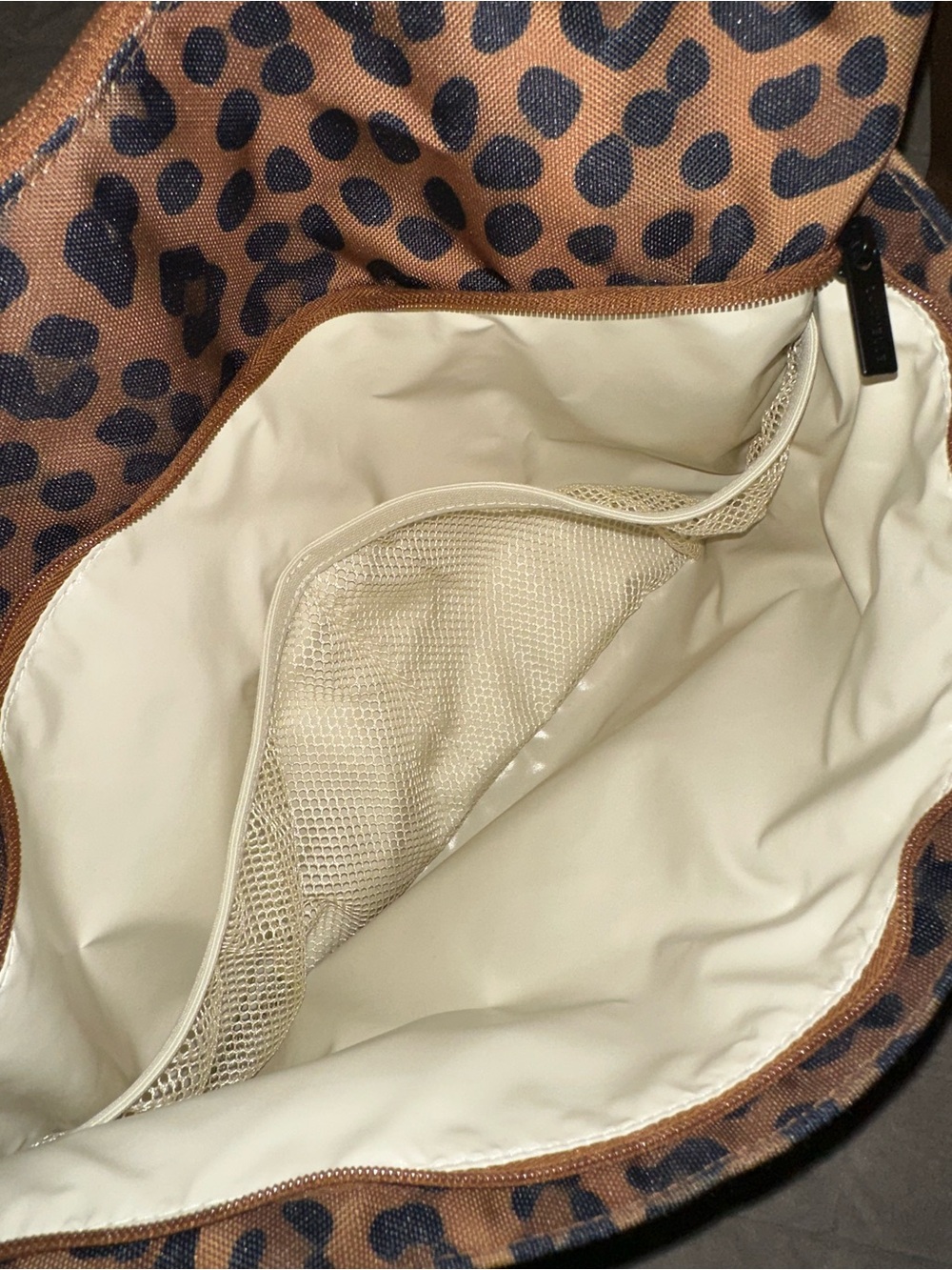 Canvelle Crescent Crossbody - Size Large - Picture 5 of 13